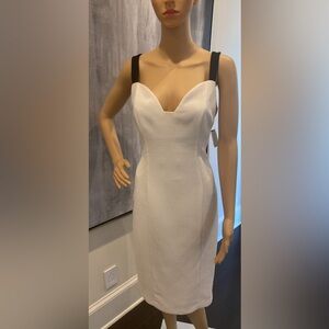 Elegant White Sleeveless Dress